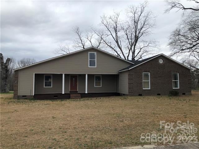 310 East Street, Heath Springs, SC - 4 beds, 2 baths, 4,019 sqft - $299,900