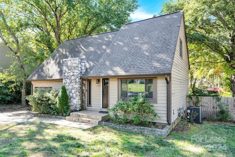 11725 Carmel Lakes Drive, Charlotte, NC - 3 beds, 2 baths, 1,593 sqft - $5,000/mo