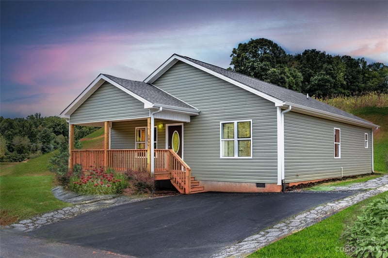 321 Quinn Hill Lane Apt 86, Mars Hill, NC - 3 beds, 2 baths, 1,344 sqft - $357,000