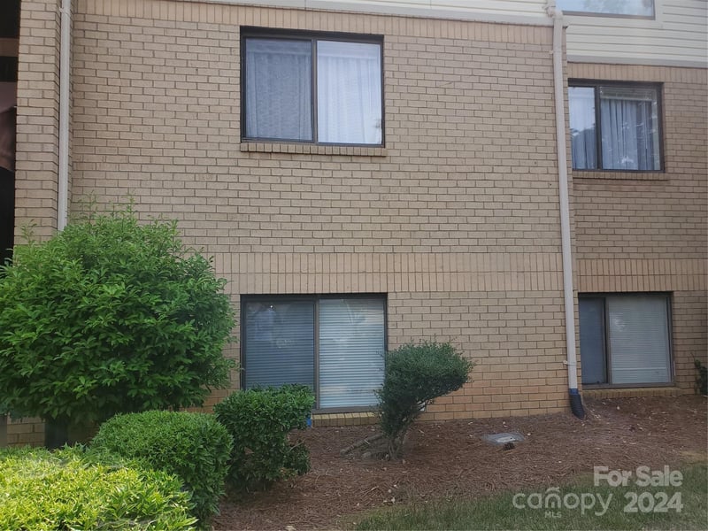 4804 Spring Lake Drive B, Charlotte, NC - 2 beds, 2 baths, 1,011 sqft - $109,900
