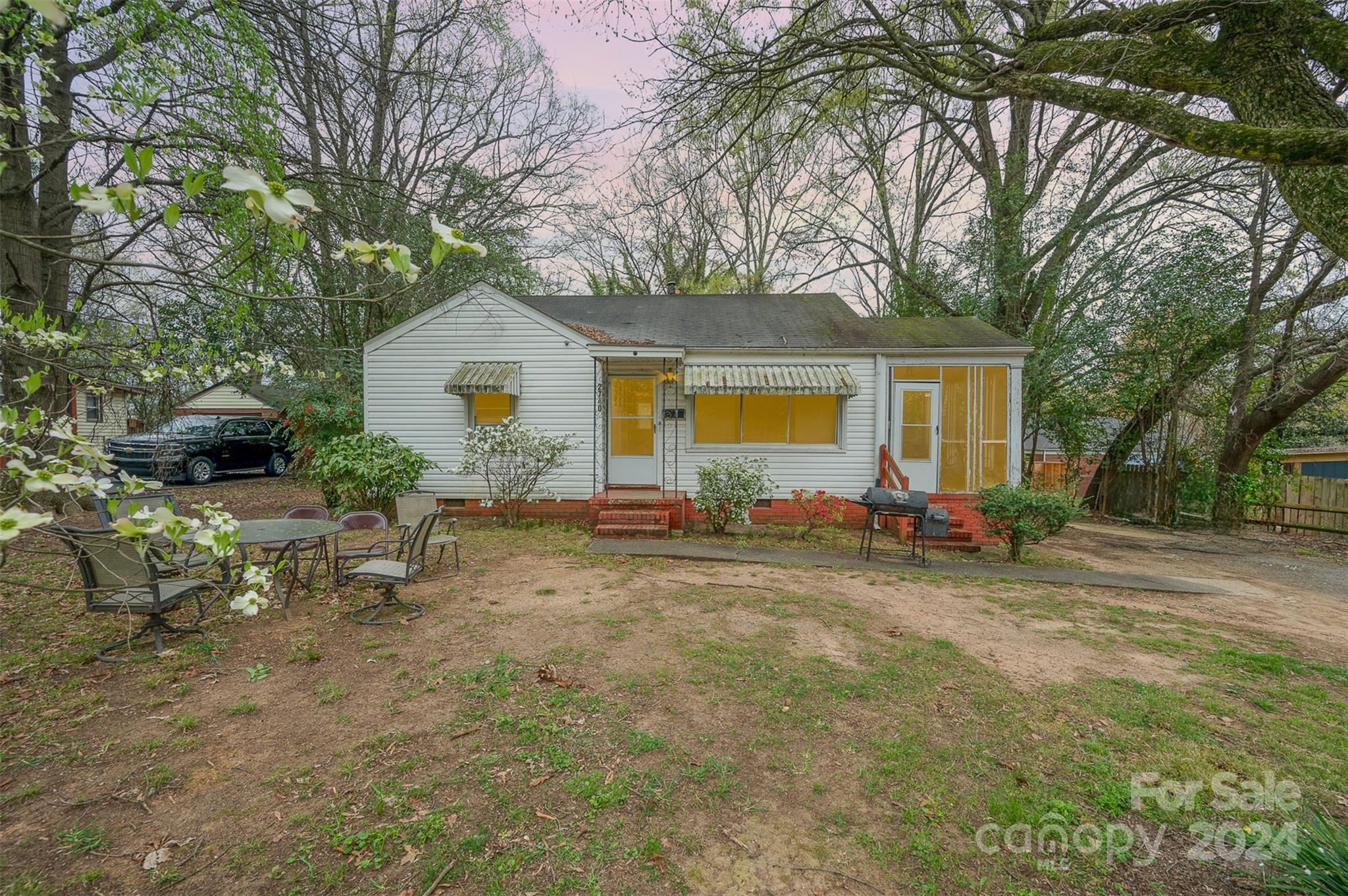2740 Dogwood, Charlotte, NC. property listing photo