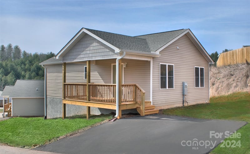 380 Quinn Hill Lane Apt 51, Mars Hill, NC - 3 beds, 2.5 baths, 1,796 sqft - $385,000