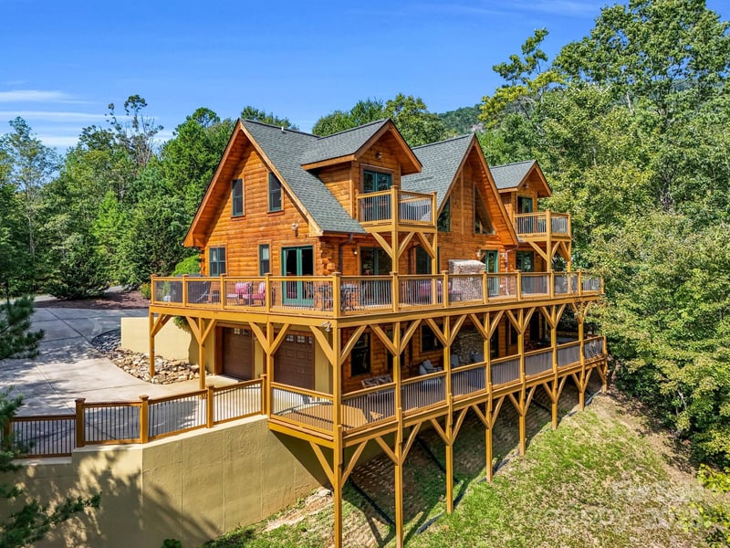 219 Highland, Lake Lure, NC - 4 beds, 4 baths, 2,732 sqft - $999,000