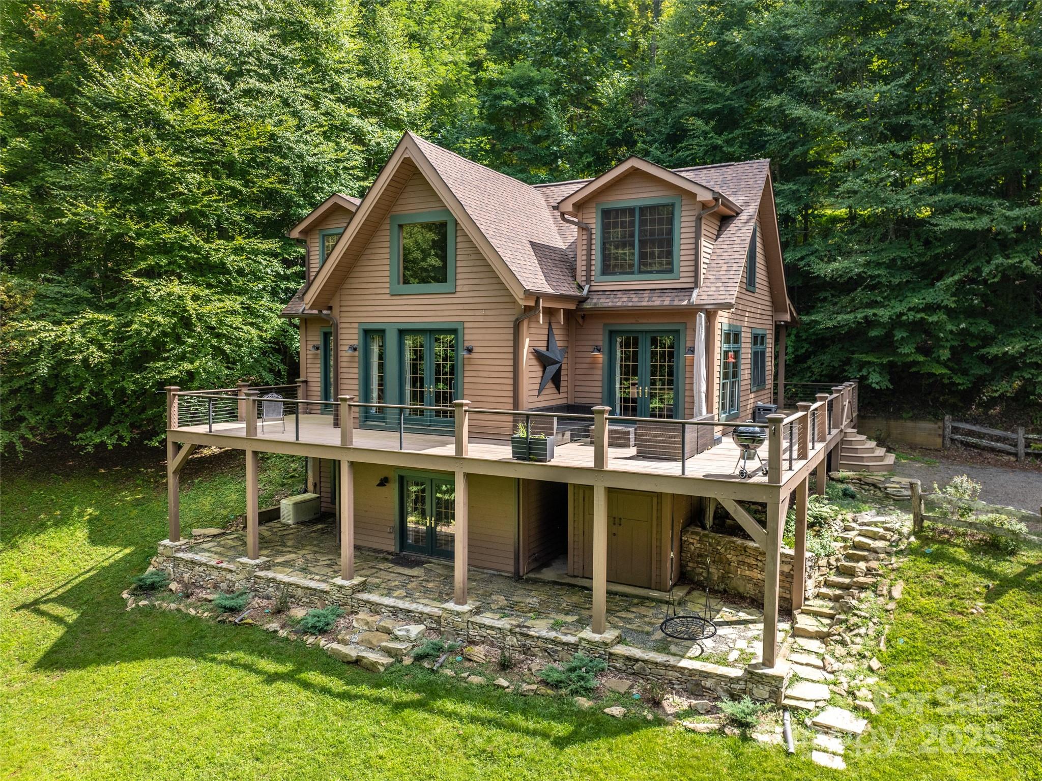 128 Hadleigh Way, Burnsville, NC. property listing photo