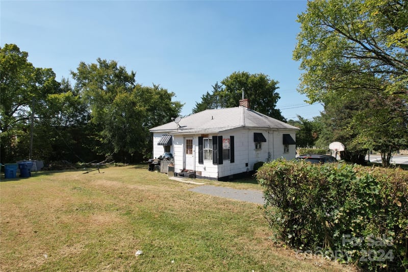 110 Sims Parkway, Harrisburg, NC - 2 beds, 1 bath, 804 sqft - $725,000