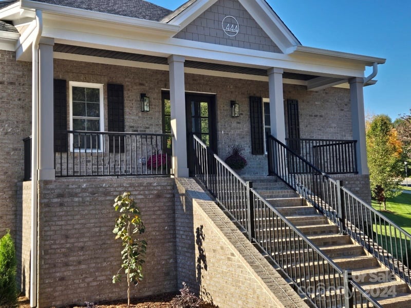444 19th Avenue Circle NW, Hickory, NC - 4 beds, 2.5 baths, 4,355 sqft - $959,000