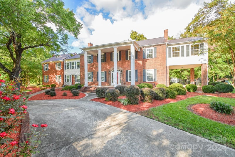 1814 Highway 601, Pageland, SC - 8 beds, 3 baths, 6,803 sqft - $1,200,000