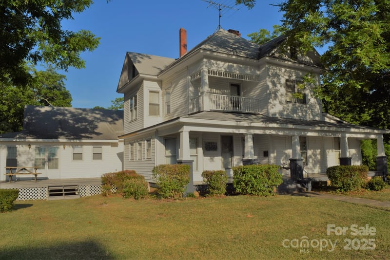 115 S Pearl Street, Troy, NC - 6 beds, 3.5 baths, 5,339 sqft - $480,000