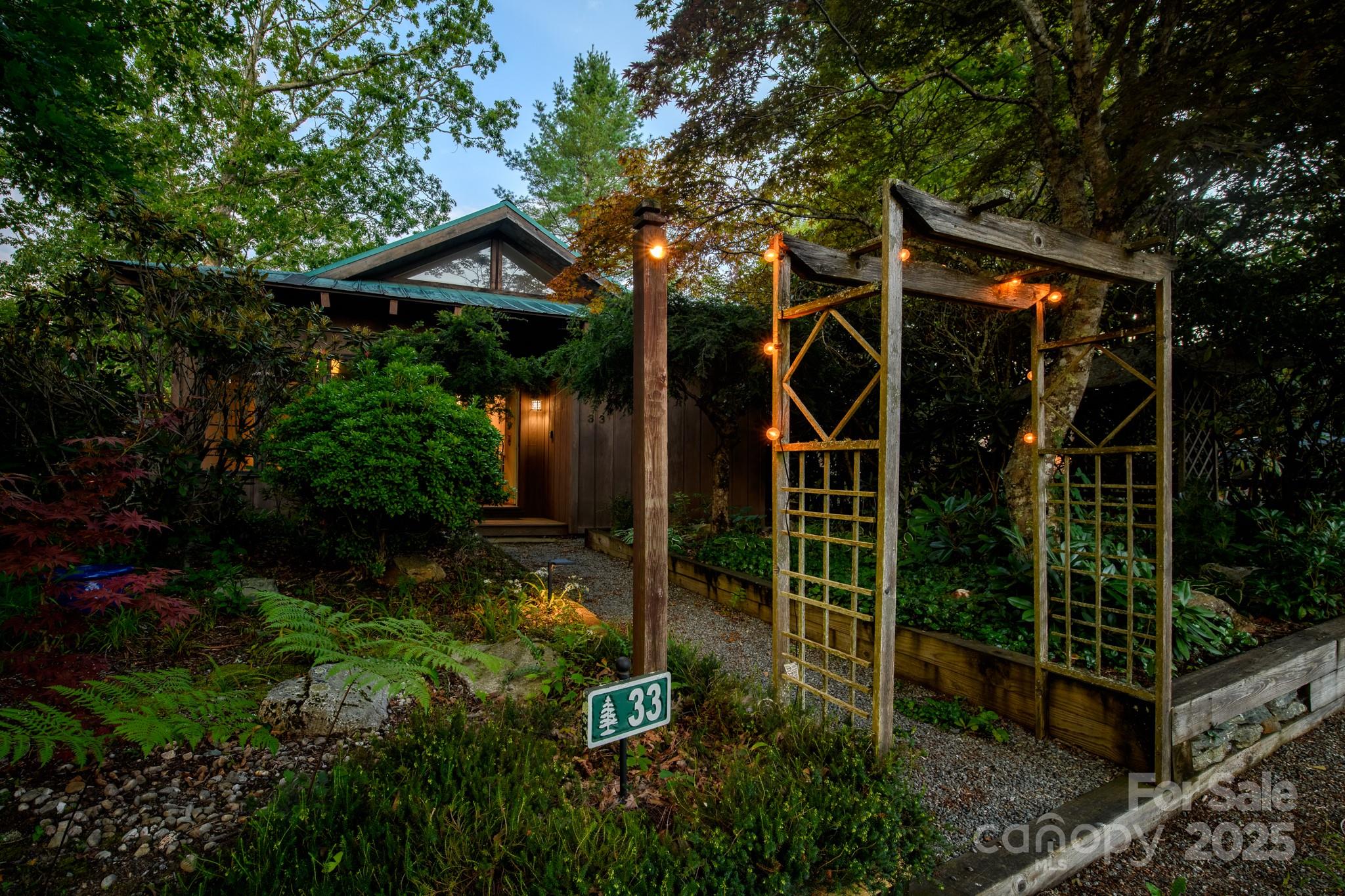 33 Summit, Newland, NC. property listing photo