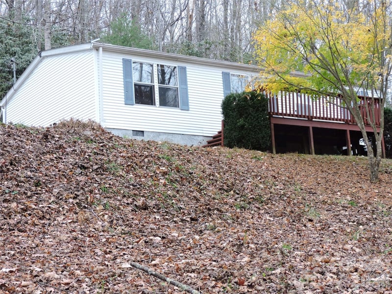 2271 Gouges Creek Road, Spruce Pine, NC - 3 beds, 2 baths, 968 sqft - $178,999