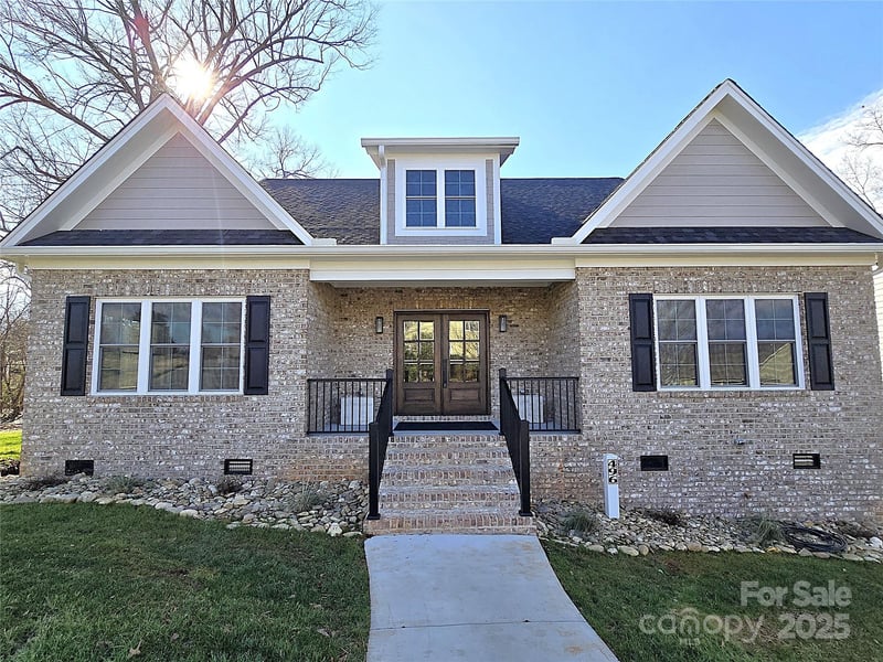 496 19th Avenue Circle NW, Hickory, NC - 4 beds, 3 baths, 3,718 sqft - $899,000