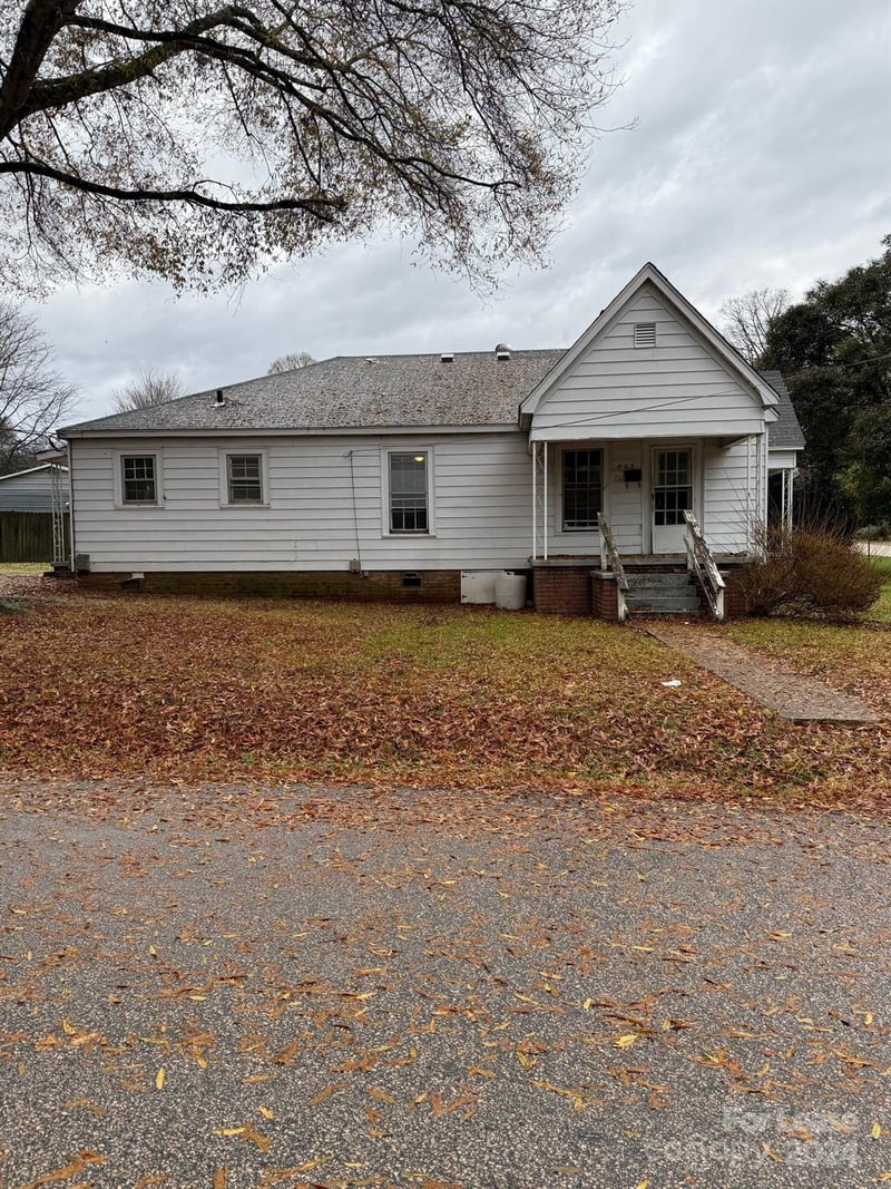 703 Louise Street, Kannapolis, NC - 1 bed, 1 bath - $1,195