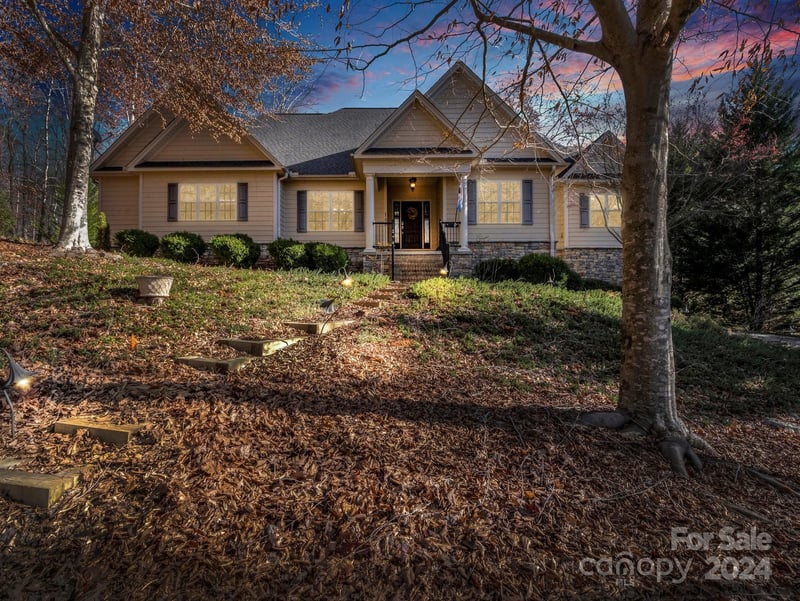 148 Courtland Court, Lake Lure, NC - 3 beds, 3.5 baths, 4,354 sqft - $899,000