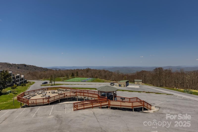 301 Pinnacle Inn Road Apt 4313, Beech Mountain, NC - 2 beds, 2 baths, 764 sqft - $178,000