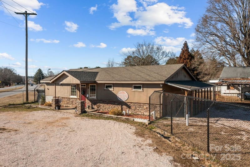 814 E Mills Drive, Landis, NC -  - $575,000