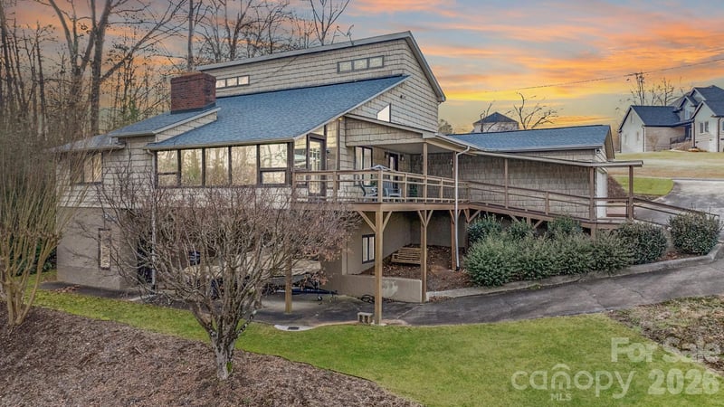 3910 6th Street NW, Hickory, NC - 2 beds, 4 baths, 2,292 sqft - $775,000