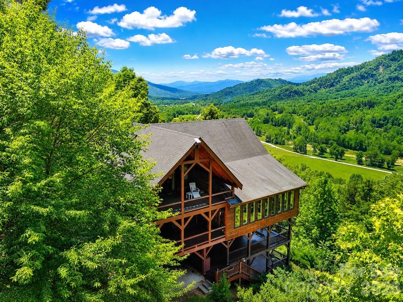 60 E Valley View Drive, Marion, NC - 4 beds, 4.5 baths, 3,378 sqft - $820,000