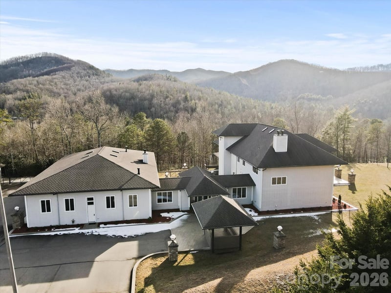 151 Pine Ridge Road, Burnsville, NC - 4 beds, 5.5 baths, 8,744 sqft - $2,395,000