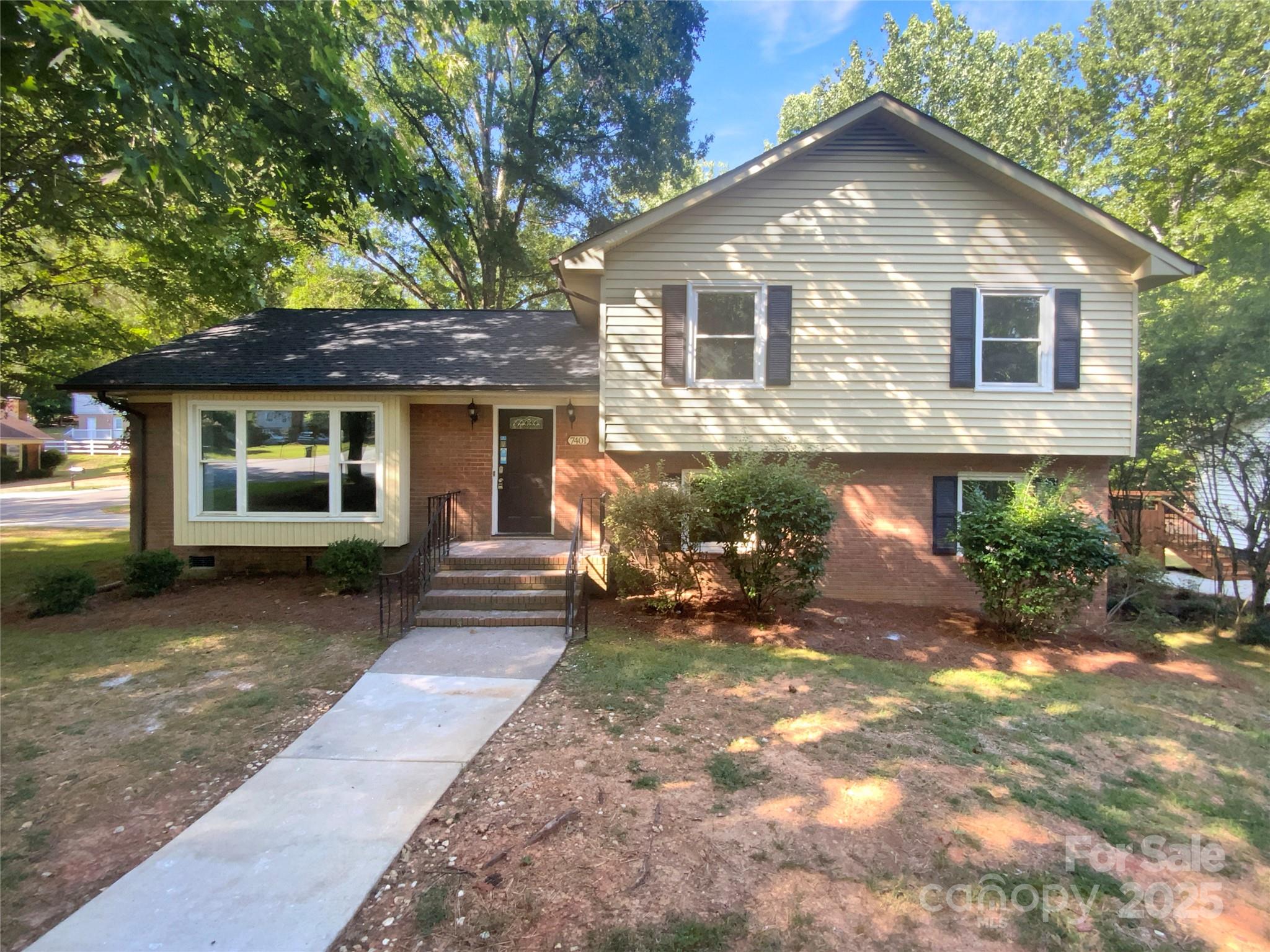 7401 Limerick, Charlotte, NC — property listing photo 1