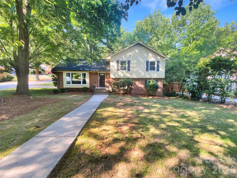 7401 Limerick Drive, Charlotte, NC - 3 beds, 2.5 baths, 1,941 sqft - $429,000