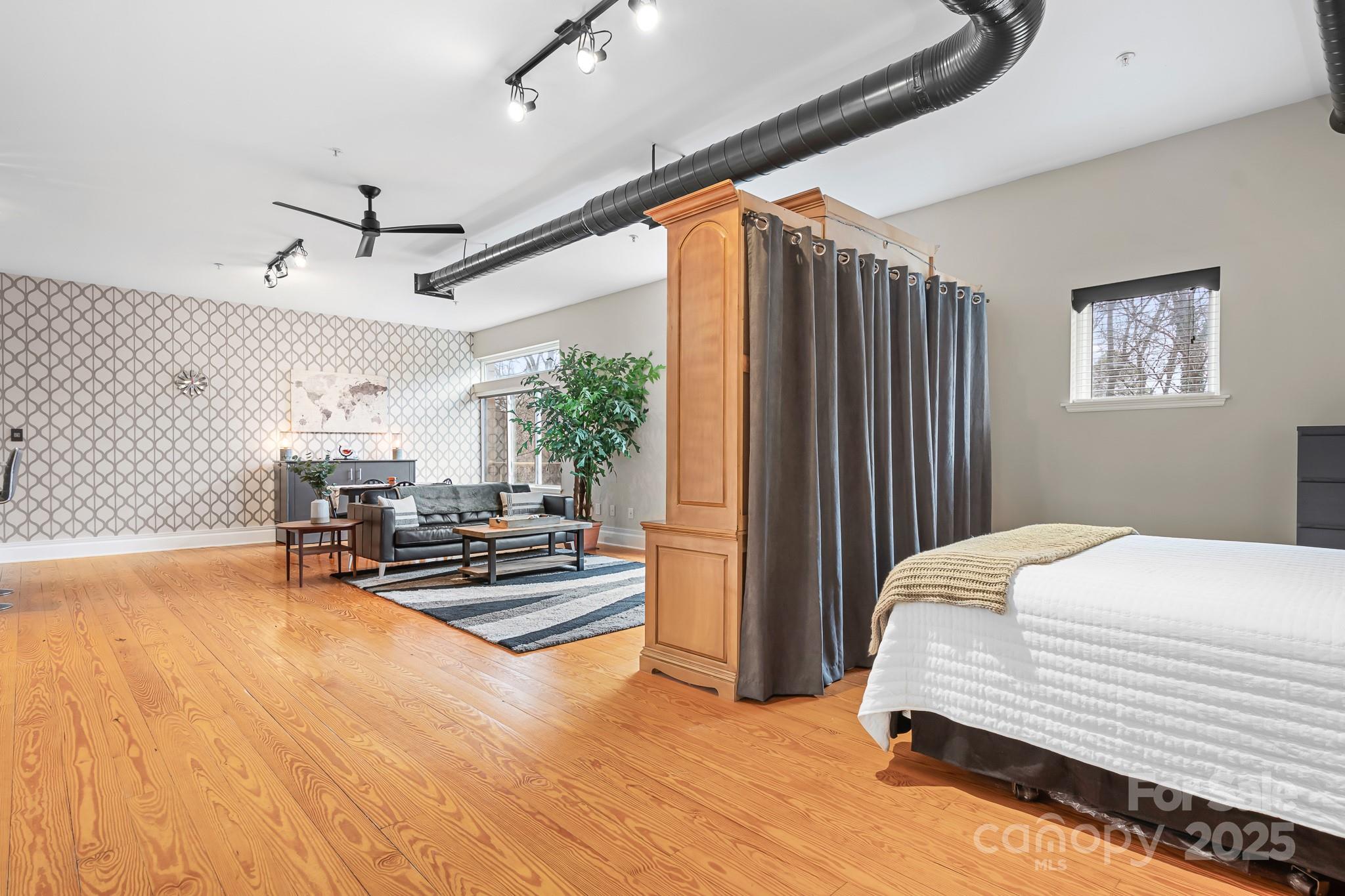 404 N Laurel Avenue Apt 18, Charlotte, NC. property listing photo