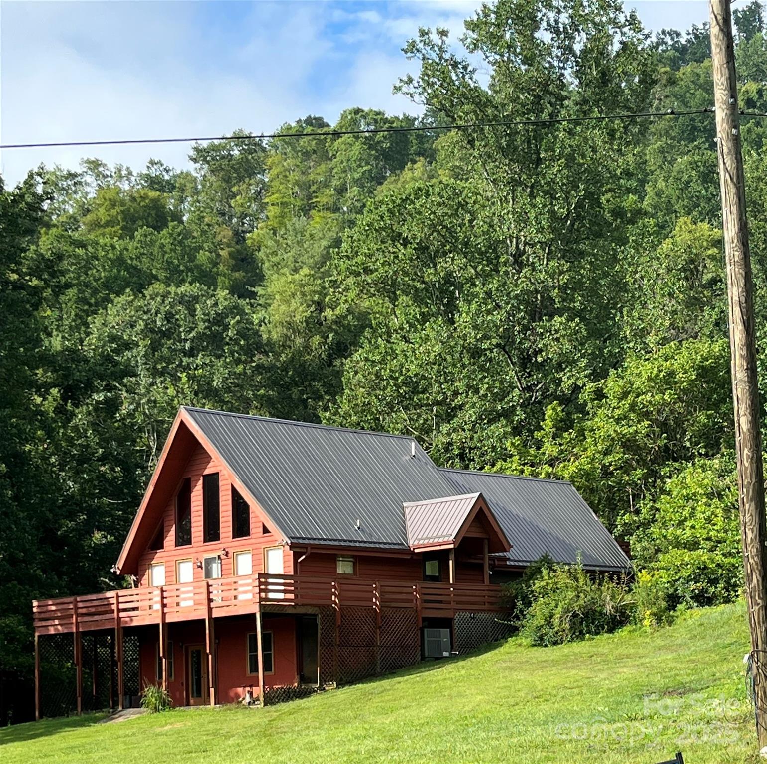 71 Travis, Bakersville, NC. property listing photo