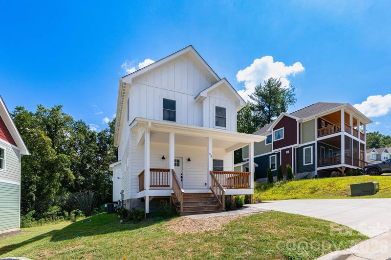 33 Loblolly Lane, Asheville, NC - 3 beds, 2.5 baths, 1,544 sqft - $490,000