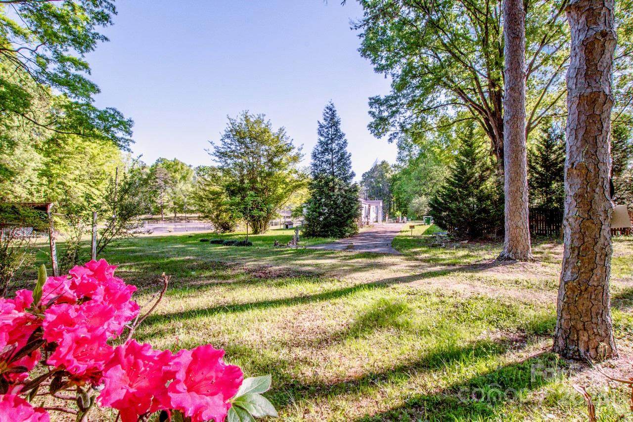 524 Dawn, Charlotte, NC. property listing photo