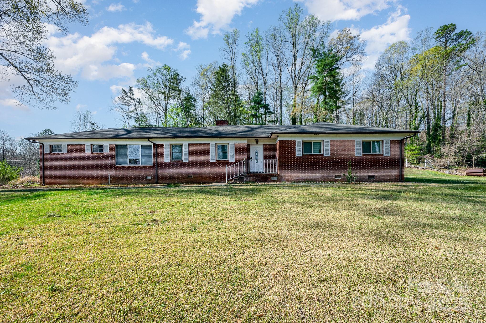 724 Rocky River Road W, Charlotte, NC. property listing photo