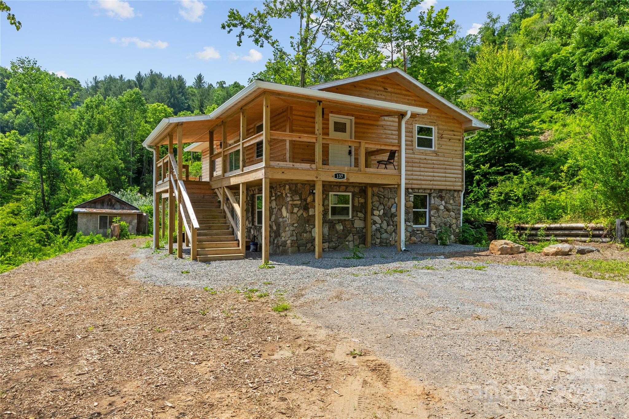 137 Red Maple, Burnsville, NC. property listing photo