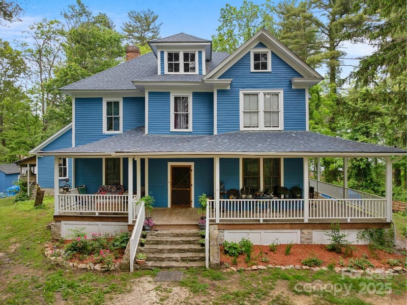 305 Ficker Circle, Hendersonville, NC - 6 beds, 4 baths, 4,183 sqft - $785,000