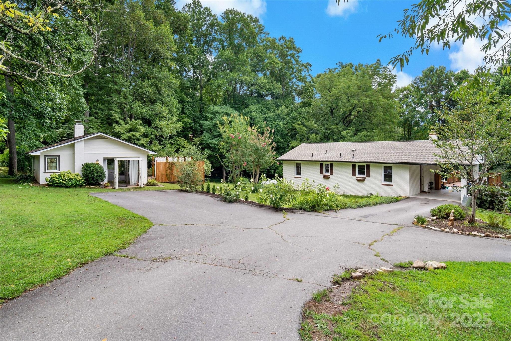 570 Brandon, Black Mountain, NC. property listing photo