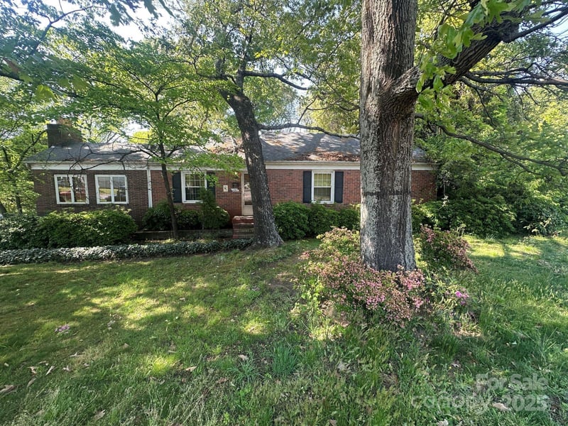 4301 The Plaza, Charlotte, NC - 3 beds, 1 bath, 1,356 sqft - $435,000
