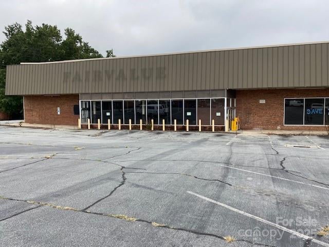 128 Fairway Shopping Center Center, Hudson, NC -  - $200,000