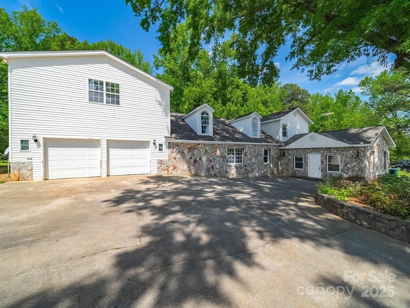 308 E Miller Street Apt 1, Jefferson, SC - 5 beds, 4 baths, 4,614 sqft - $435,000