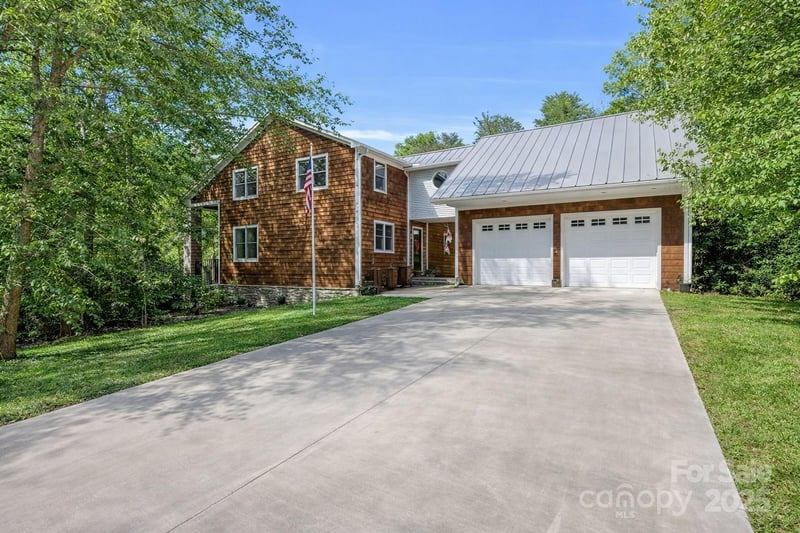 167 Trails End, Lake Lure, NC - 3 beds, 3.5 baths, 4,015 sqft - $950,000