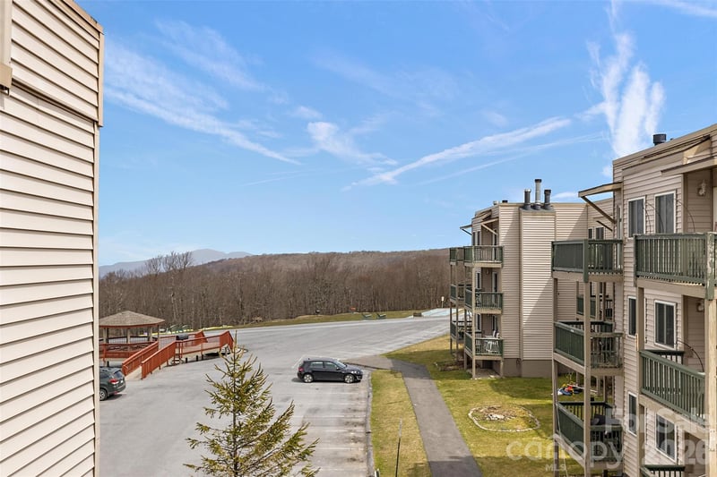 301 Pinnacle Inn Road Apt 3302, Beech Mountain, NC - 1 bed, 1 bath, 477 sqft - $155,000