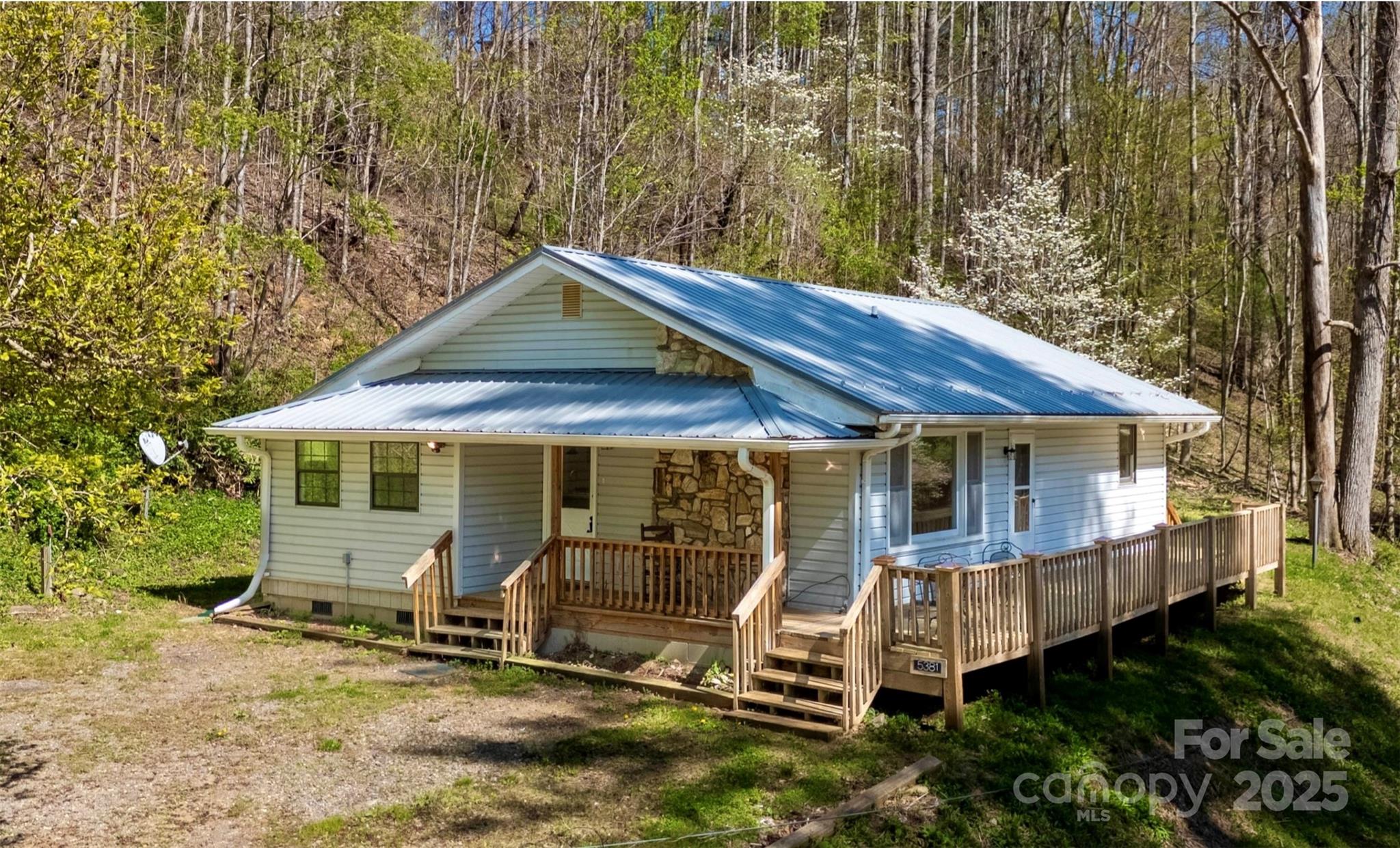 5381 State HWY 197 S Highway Apt 3, Burnsville, NC. property listing photo