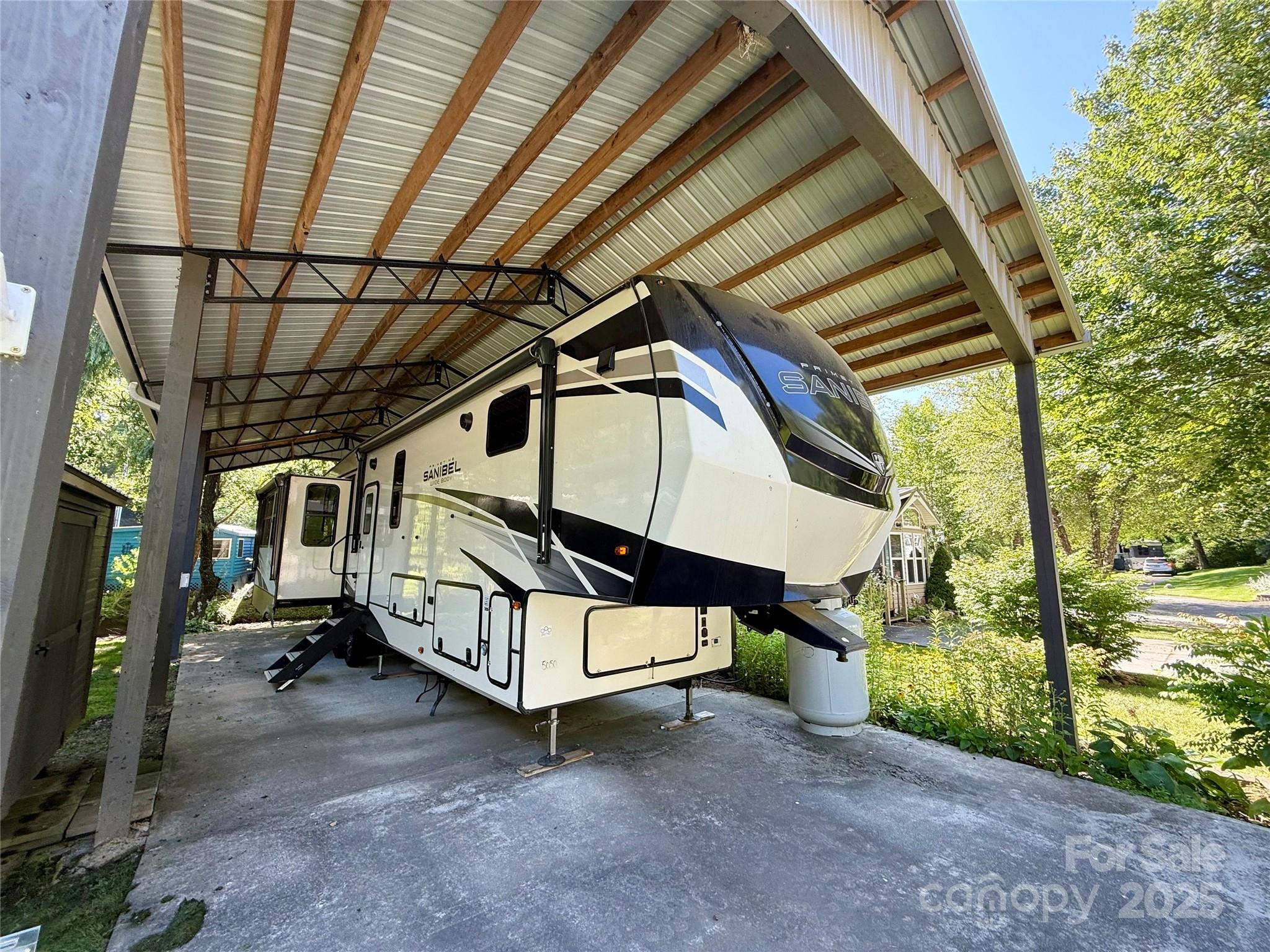 195 Finch Way Apt 7, West Jefferson, NC. property listing photo