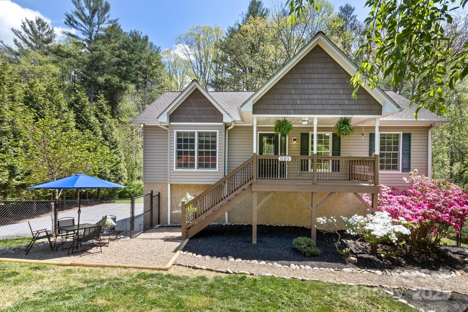 689 New Haw Creek, Asheville, NC. property listing photo