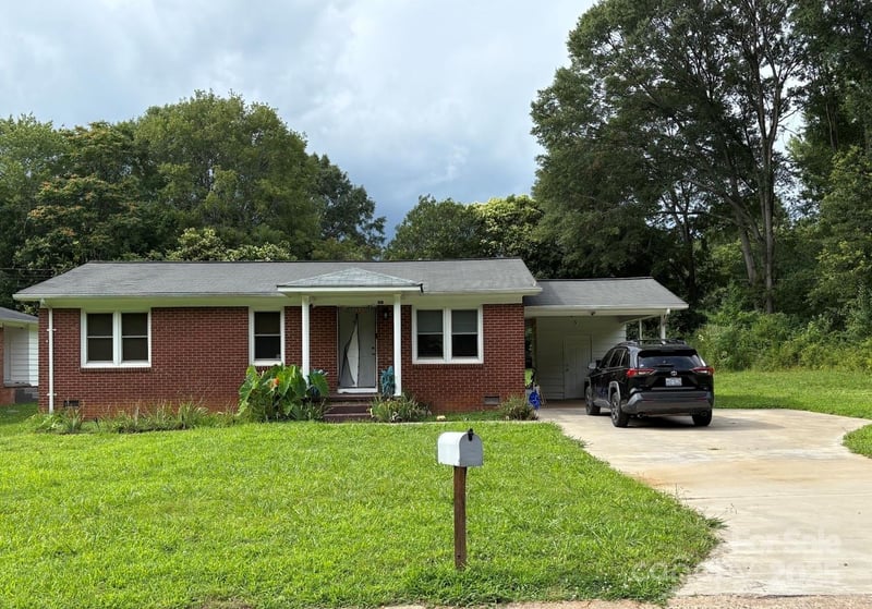 1203 Pamela Drive, Shelby, NC - 3 beds, 1 bath, 1,121 sqft - $199,000