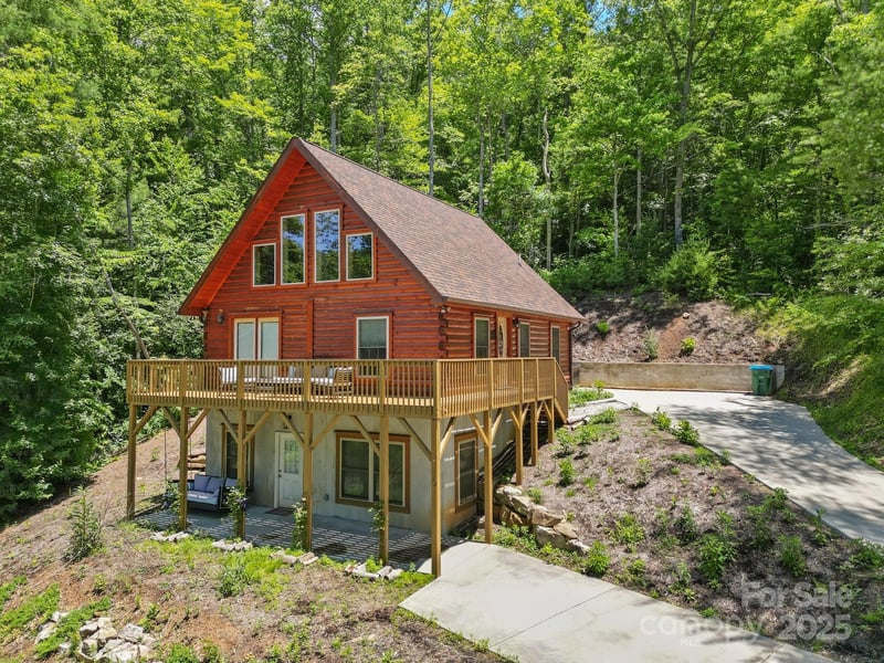 19 Frontier Court, Asheville, NC - 3 beds, 2 baths, 1,966 sqft - $600,000