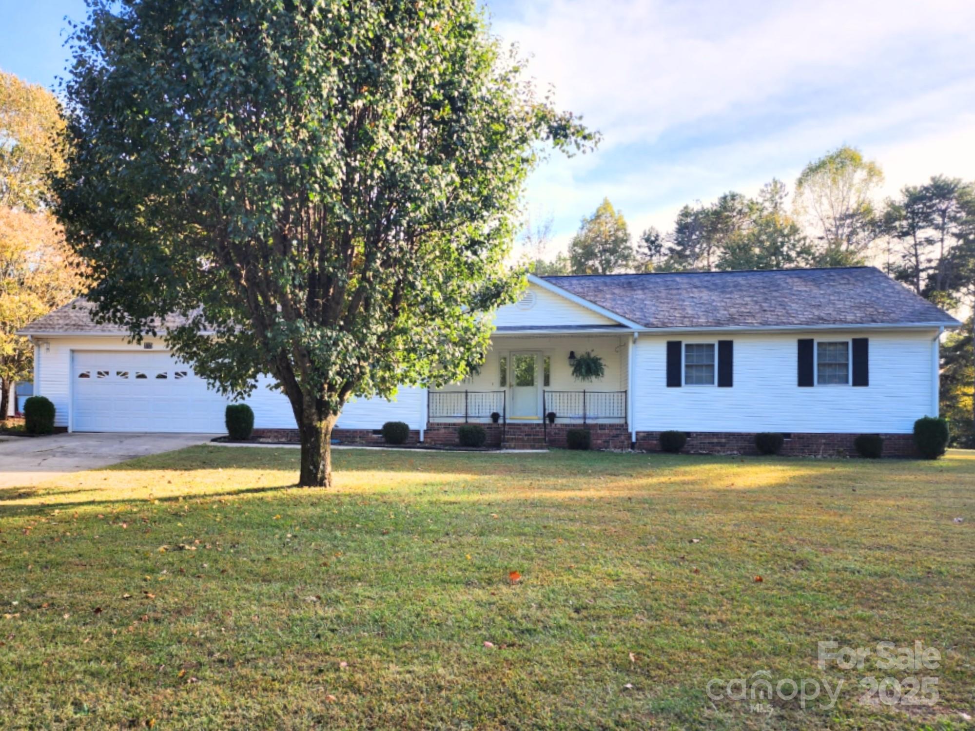 115 Three Oaks Lane, Statesville, NC. property listing photo