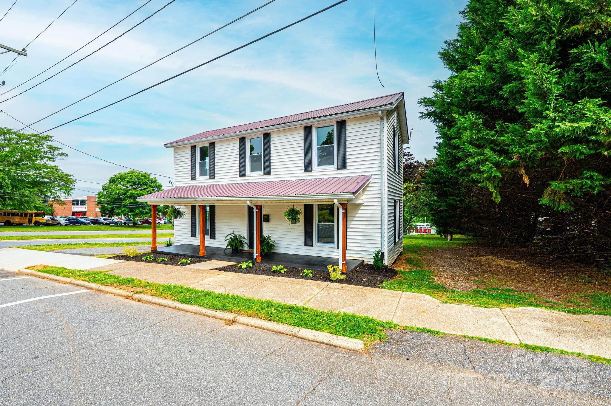 210 W 15th Street, Newton, NC. property listing photo