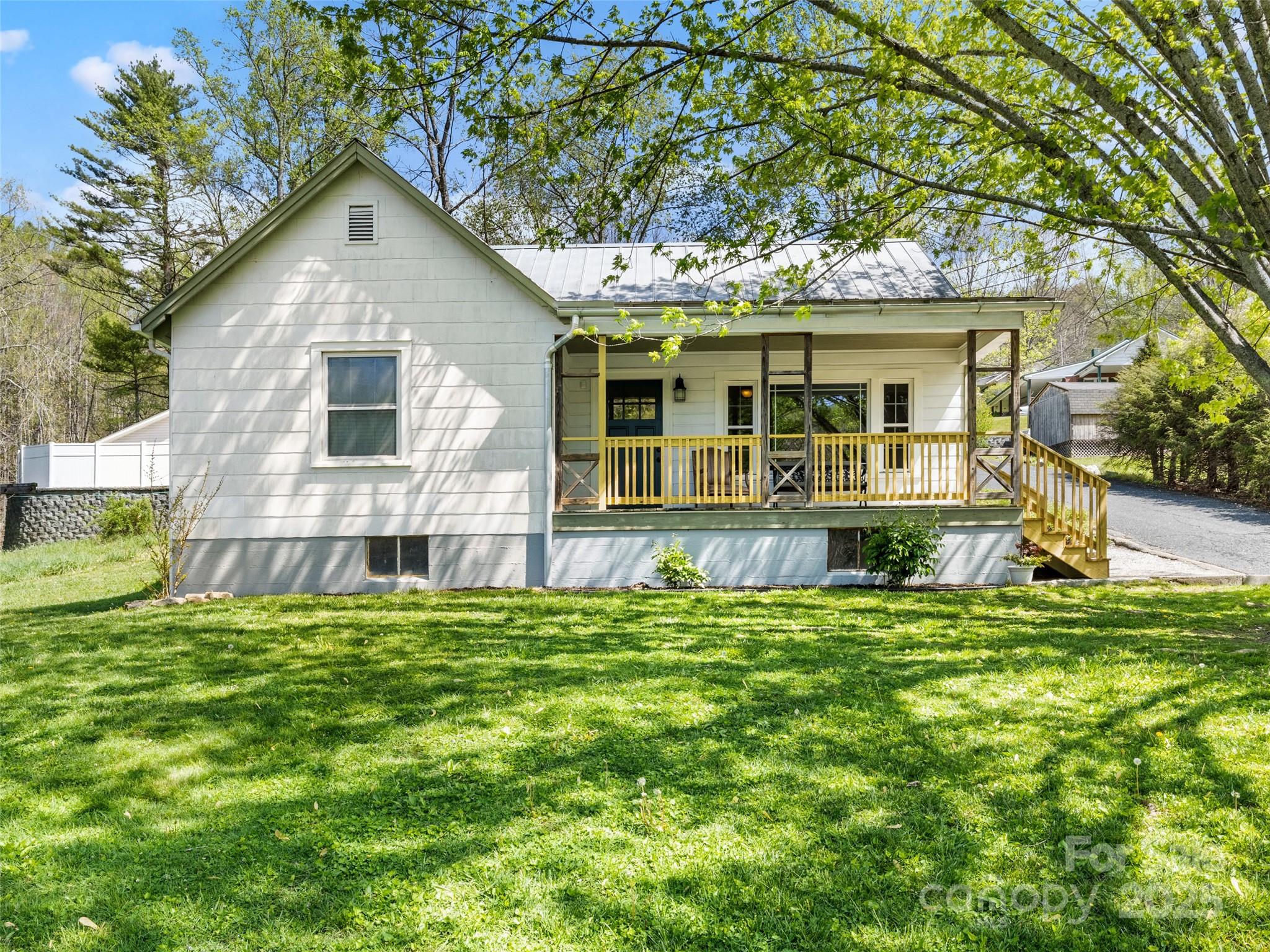 377 Cabin, Spruce Pine, NC. property listing photo