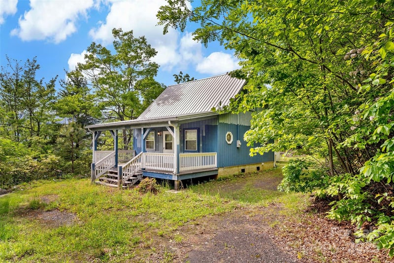 42 Parkway Drive, Marion, NC - 1 bed, 1 bath, 848 sqft - $179,000
