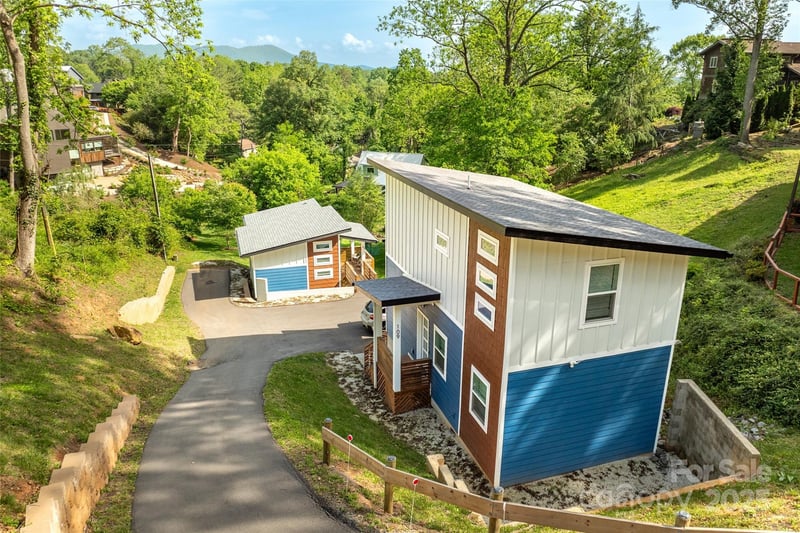 109 Thurland Avenue, Asheville, NC - 2 beds, 2.5 baths, 1,040 sqft - $639,225