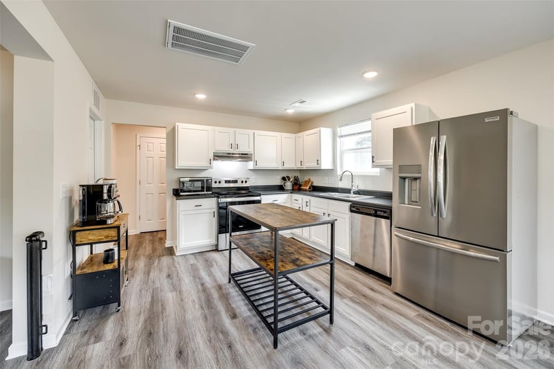 415 Kickapoo Avenue, Gastonia, NC - 3 beds, 2.5 baths, 1,506 sqft - $264,000