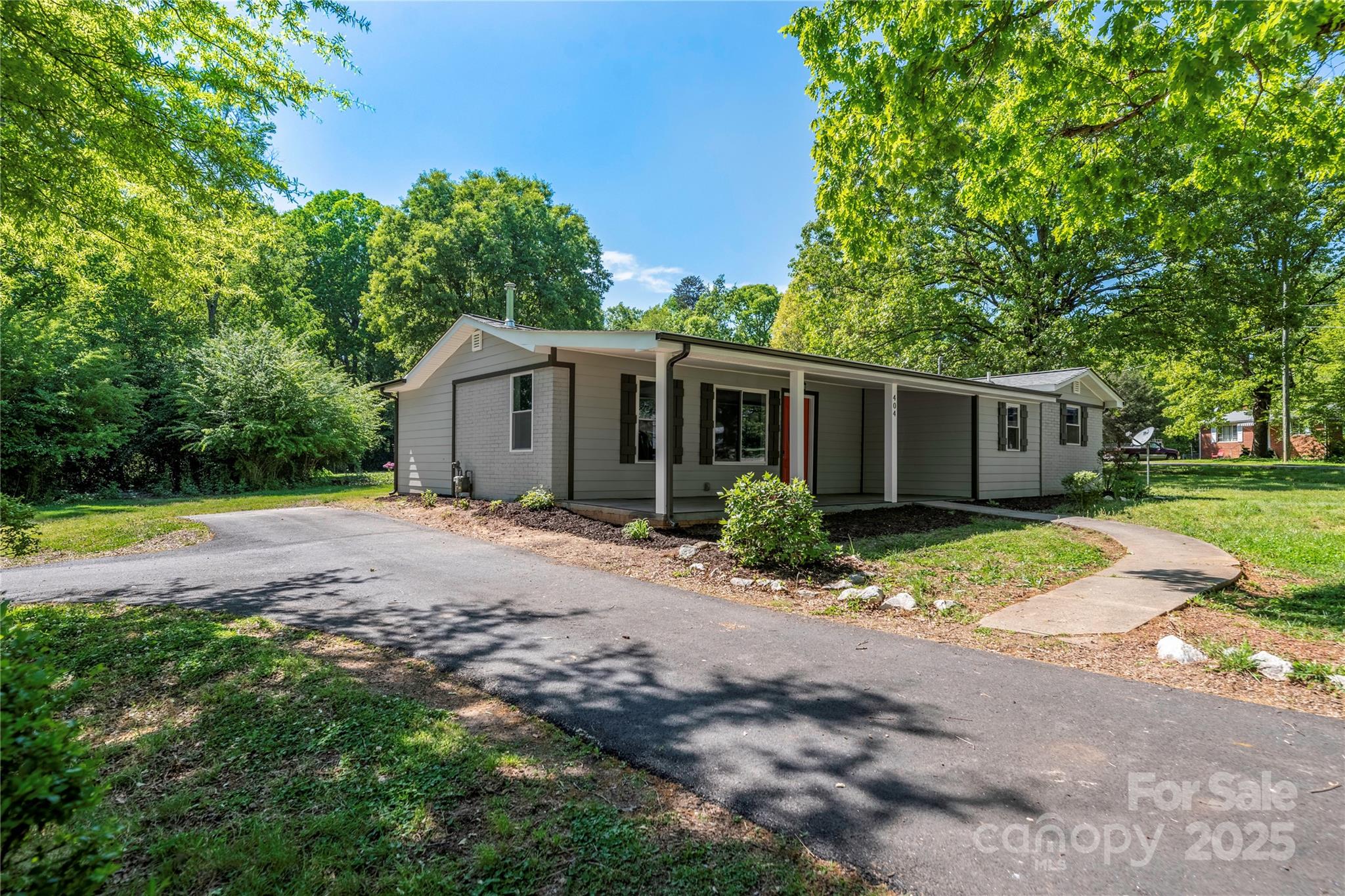404 Dogwood, Statesville, NC. property listing photo
