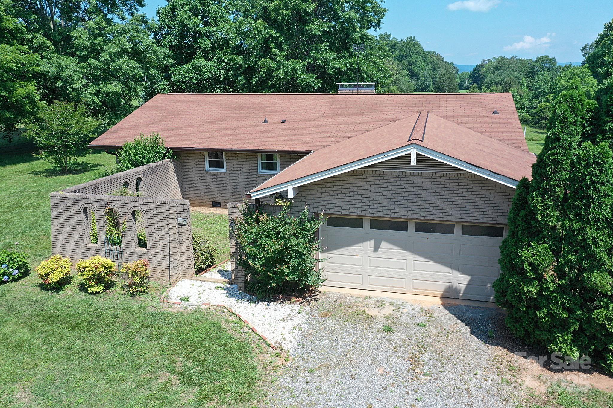 157 Blackberry, Taylorsville, NC. property listing photo